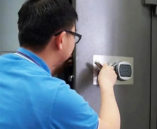 فتح خزنه بالكويت